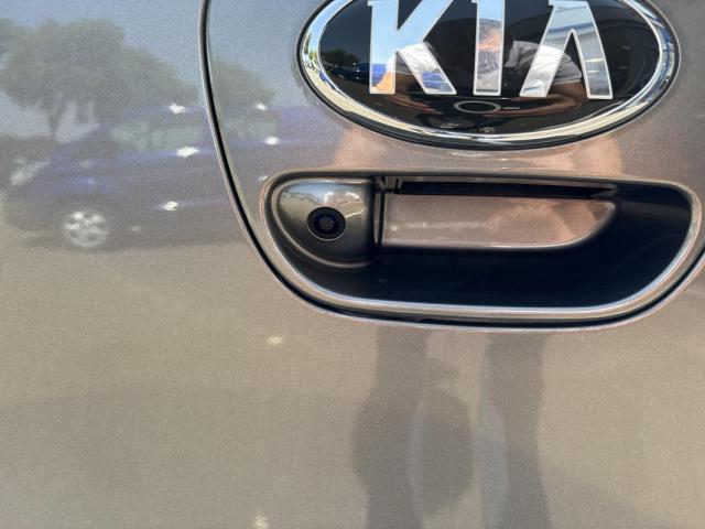 Kia Picanto image 8