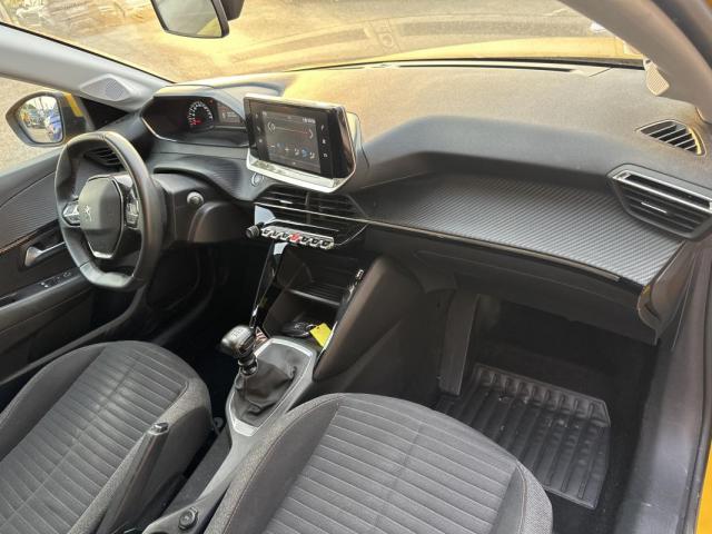 Peugeot 208 image 8