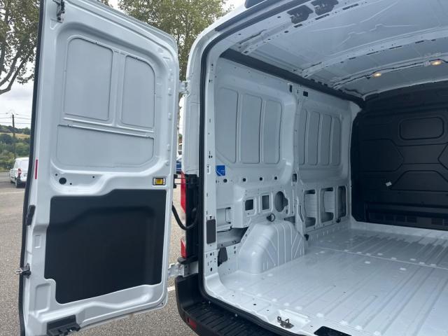 Ford Transit image 5
