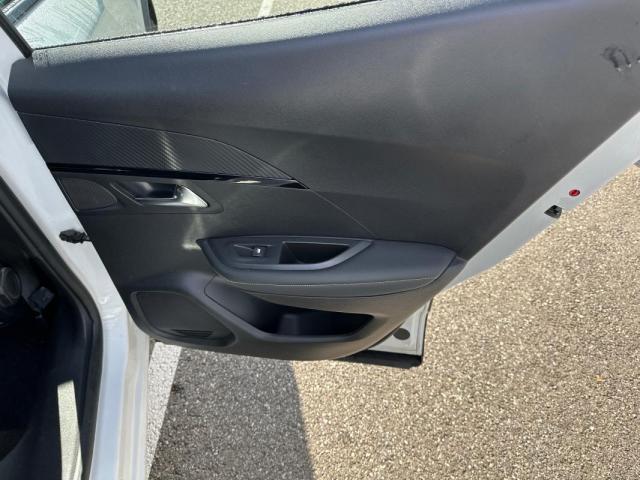 Peugeot 2008 image 3