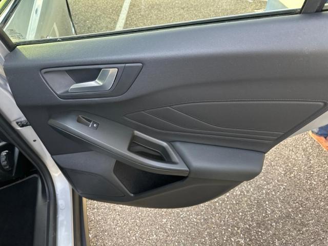 Ford Focus image 6