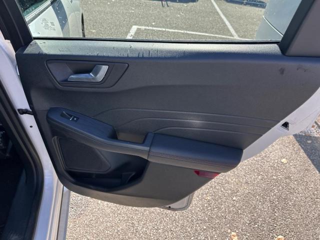 Ford Kuga image 8