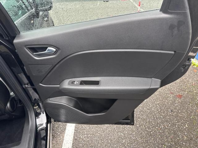 Renault Captur image 2