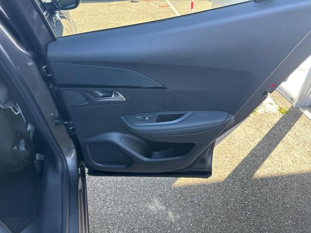 Peugeot 2008 image 3