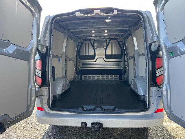 Ford Transit Custom image 2