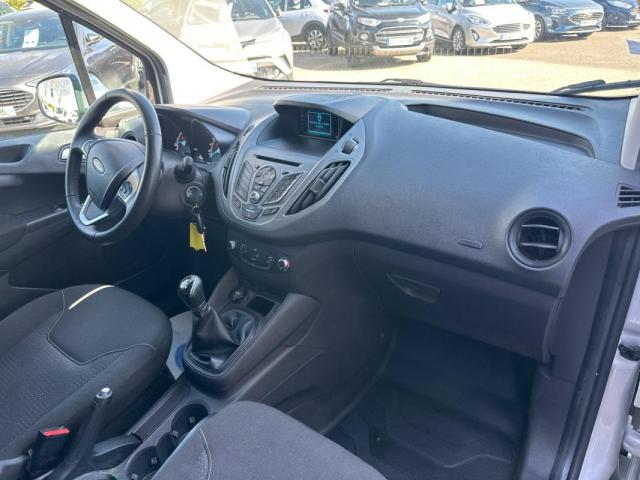 Ford Transit Courier image 8