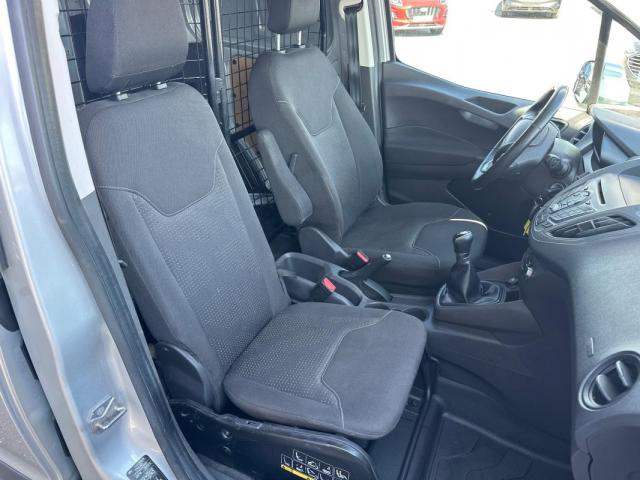 Ford Transit Courier image 5