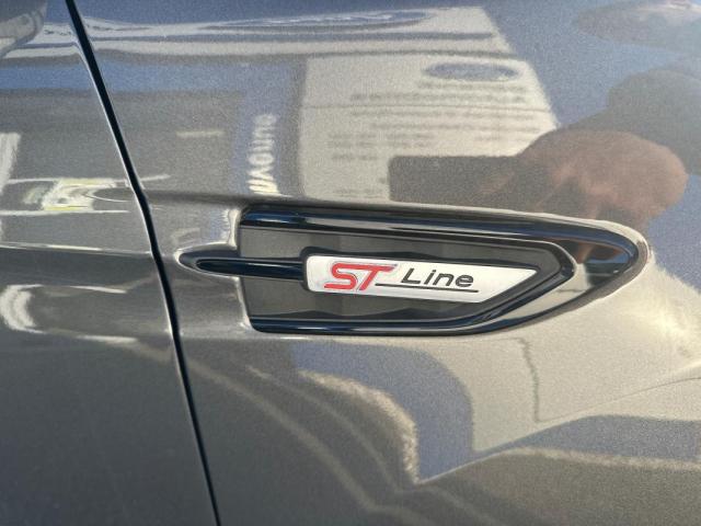Ford Kuga image 2
