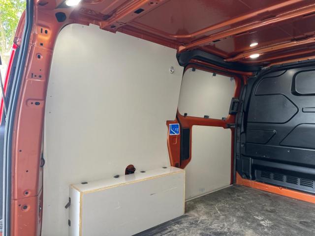Ford Transit Custom image 2