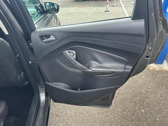 Ford Kuga image 2
