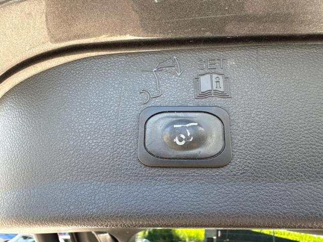 Ford Kuga image 2