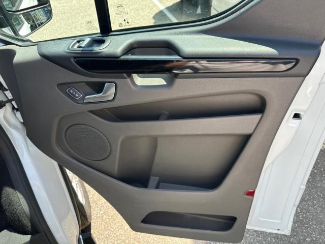 Ford Transit Custom image 2