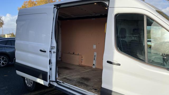 Ford Transit image 6