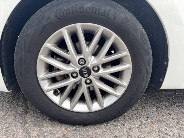 Kia Rio image 7