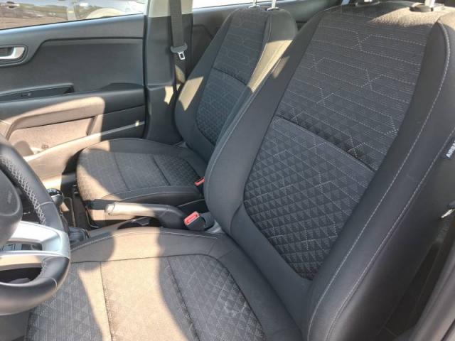 Kia Rio image 7