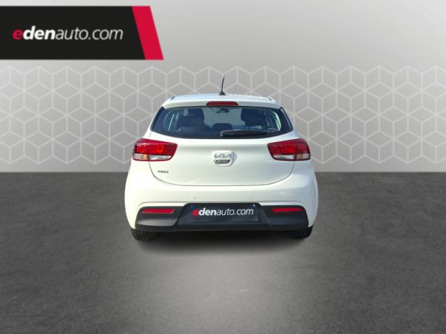 Kia Rio image 8