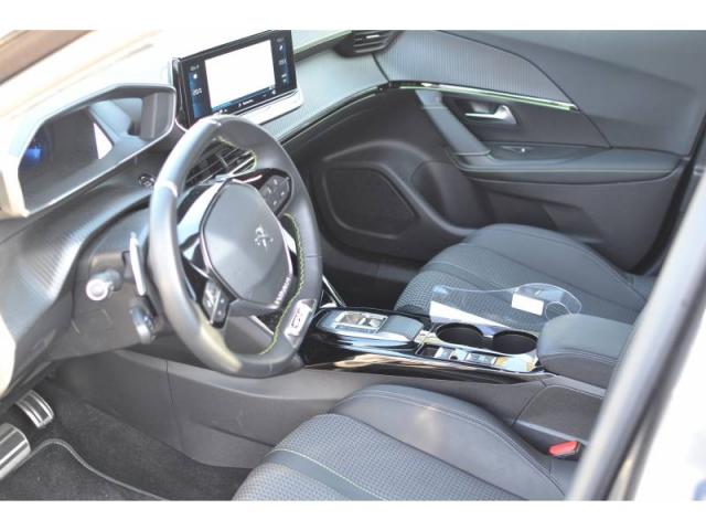 Peugeot 2008 image 2