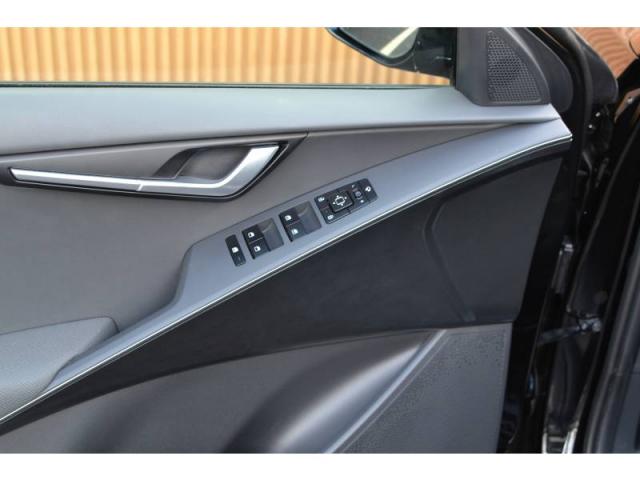 Kia Niro image 9