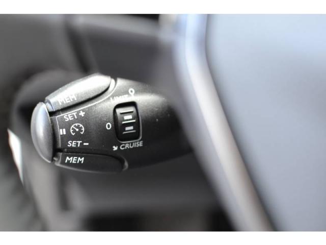 Peugeot 2008 image 8