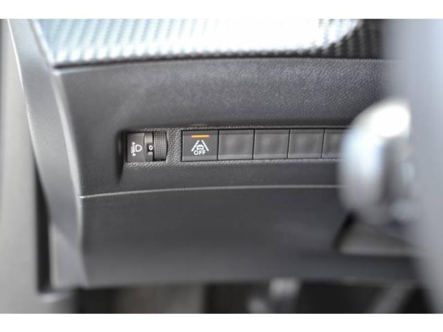 Peugeot 2008 image 2