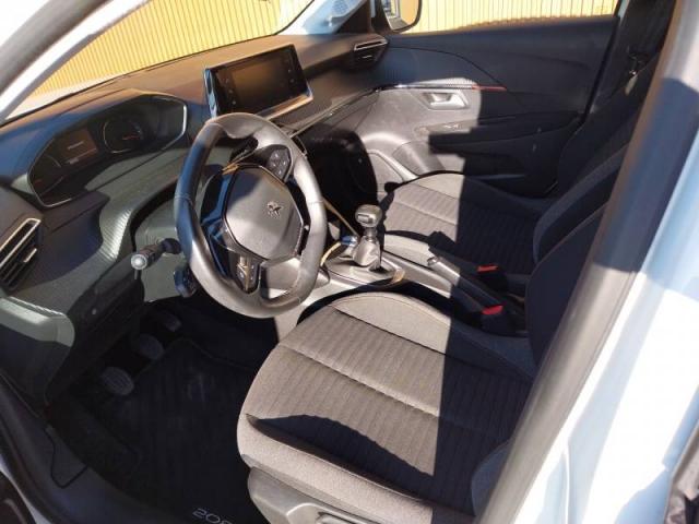 Peugeot 208 image 6