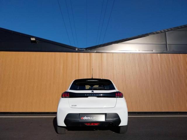 Peugeot 208 image 8