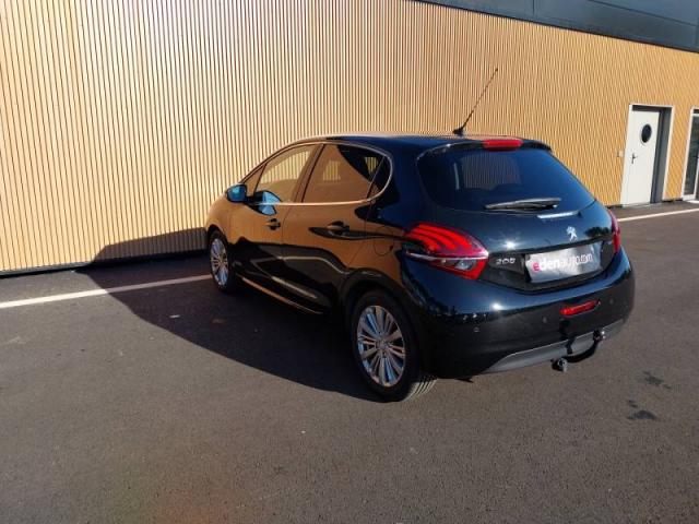Peugeot 208 image 1
