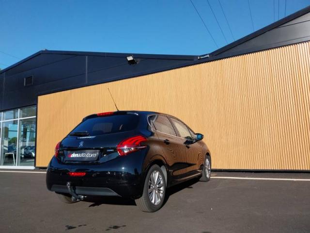 Peugeot 208 image 8