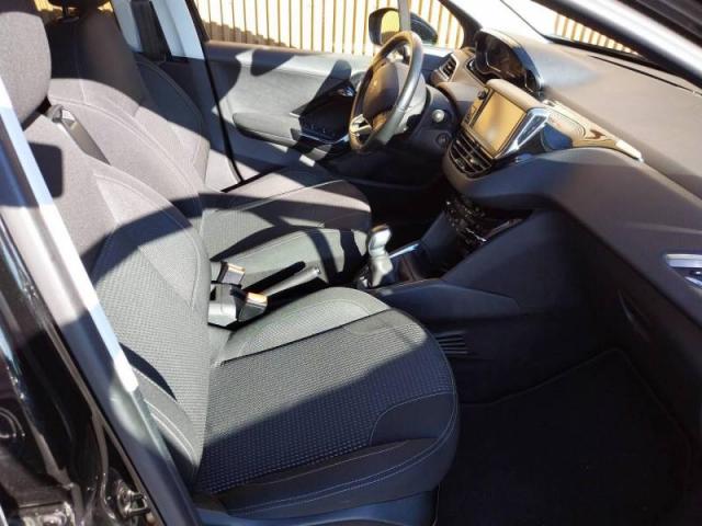 Peugeot 208 image 2