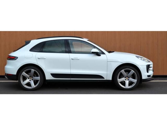 Porsche Macan image 2