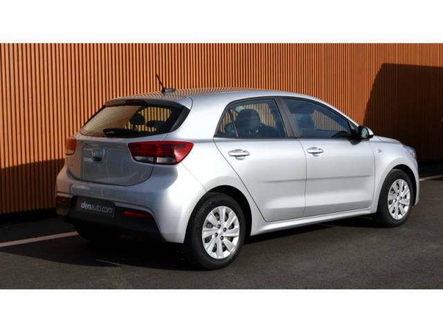 Kia Rio image 9
