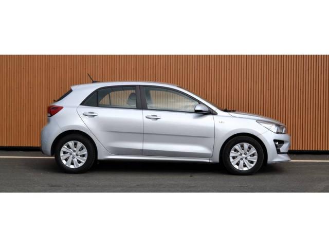Kia Rio image 4
