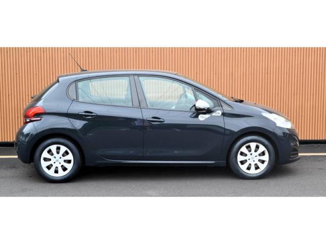 Peugeot 208 image 6