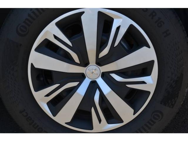 Peugeot 2008 image 9