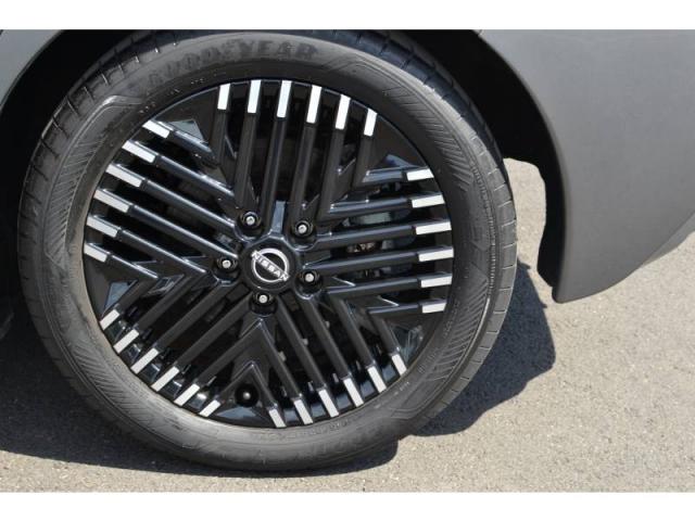 Nissan Leaf image 4