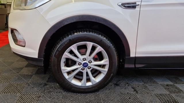 Ford Kuga image 3
