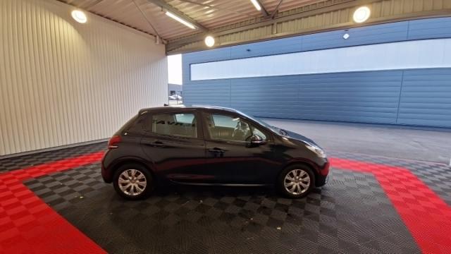 Peugeot 208 image 8