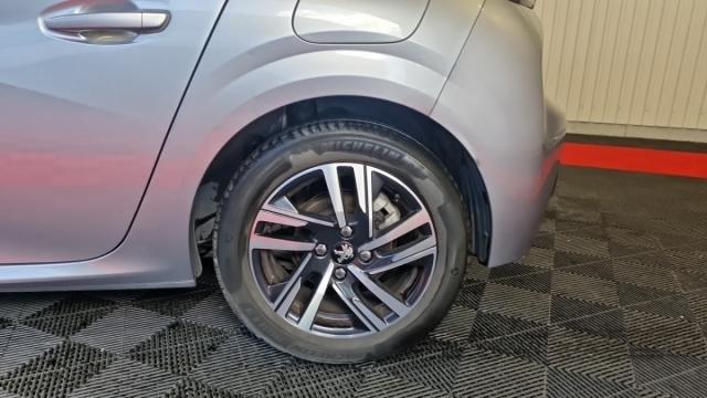 Peugeot 208 image 8