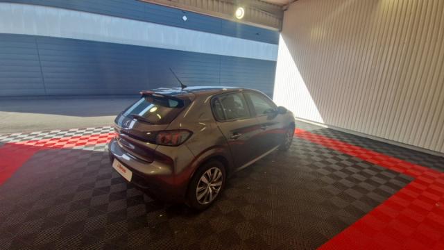 Peugeot 208 image 7