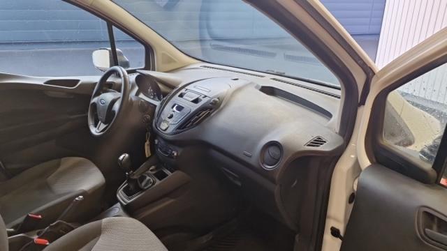 Ford Transit Courier image 3