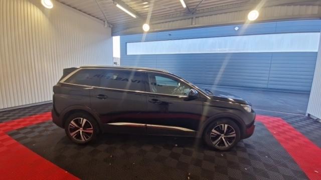 Peugeot 5008 image 1