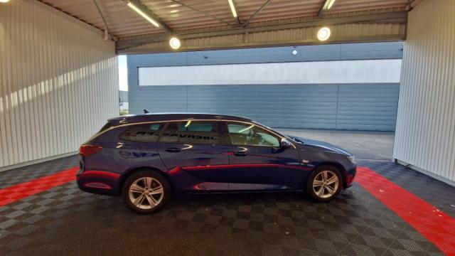 Opel Insignia Sports Tourer image 1