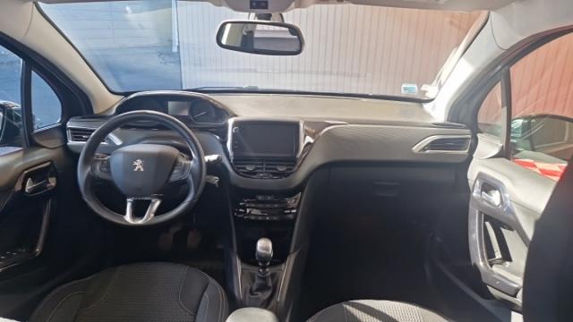 Peugeot 208 image 8