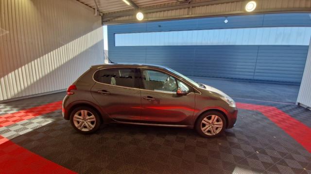 Peugeot 208 image 9