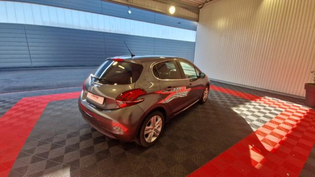 Peugeot 208 image 2