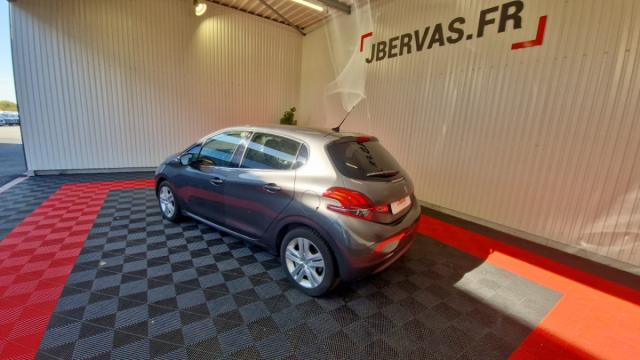 Peugeot 208 image 5