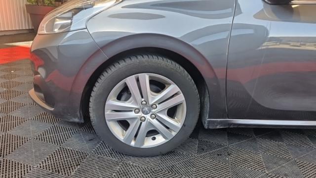 Peugeot 208 image 1