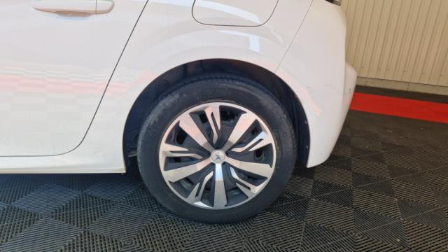 Peugeot 208 image 9