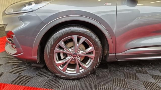 Ford Kuga image 4