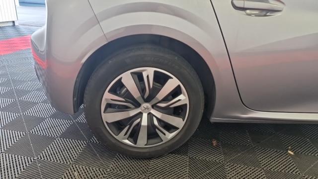 Peugeot 208 image 8